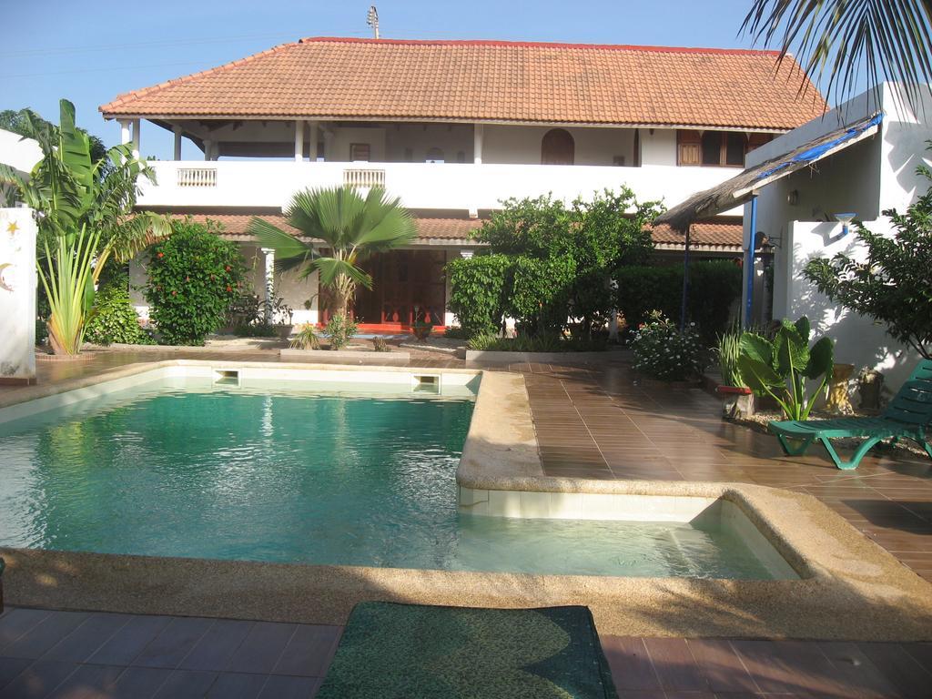 Babao Hotell M'Bour Exteriör bild
